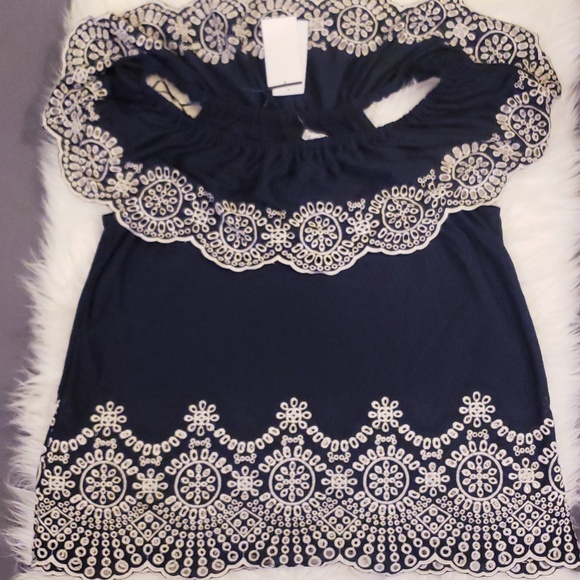 🆕️Fever Off Shoulder Blue & White Embroidered Top - Picture 3 of 9